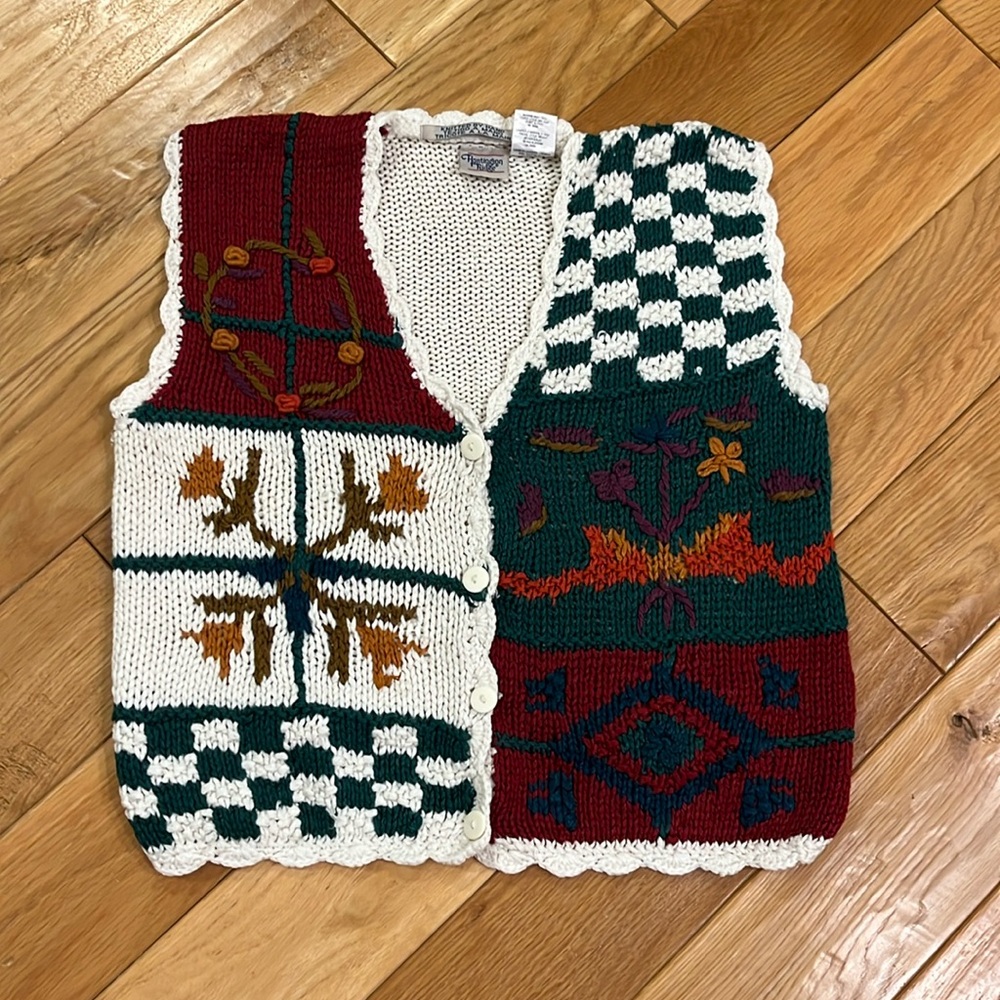Vintage Cottagecore Hand Knit Scalloped Sweater Vest Size Large - Picture 3 of 16